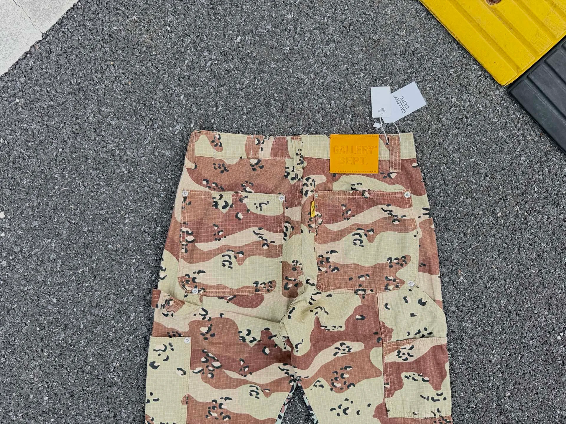 P250💰GA04 GALLERY DEPT. Desert camouflage spliced ​​overalls American high street loose multi-pocket micro-flare casual trousers Code number: 28 30 32 34 36